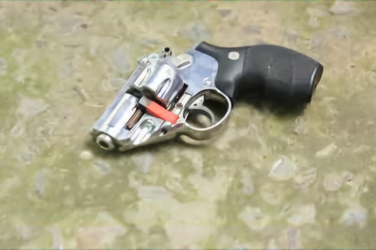 Bắt giữ đối tượng dùng súng khống chế người phụ nữ trong phòng trọ