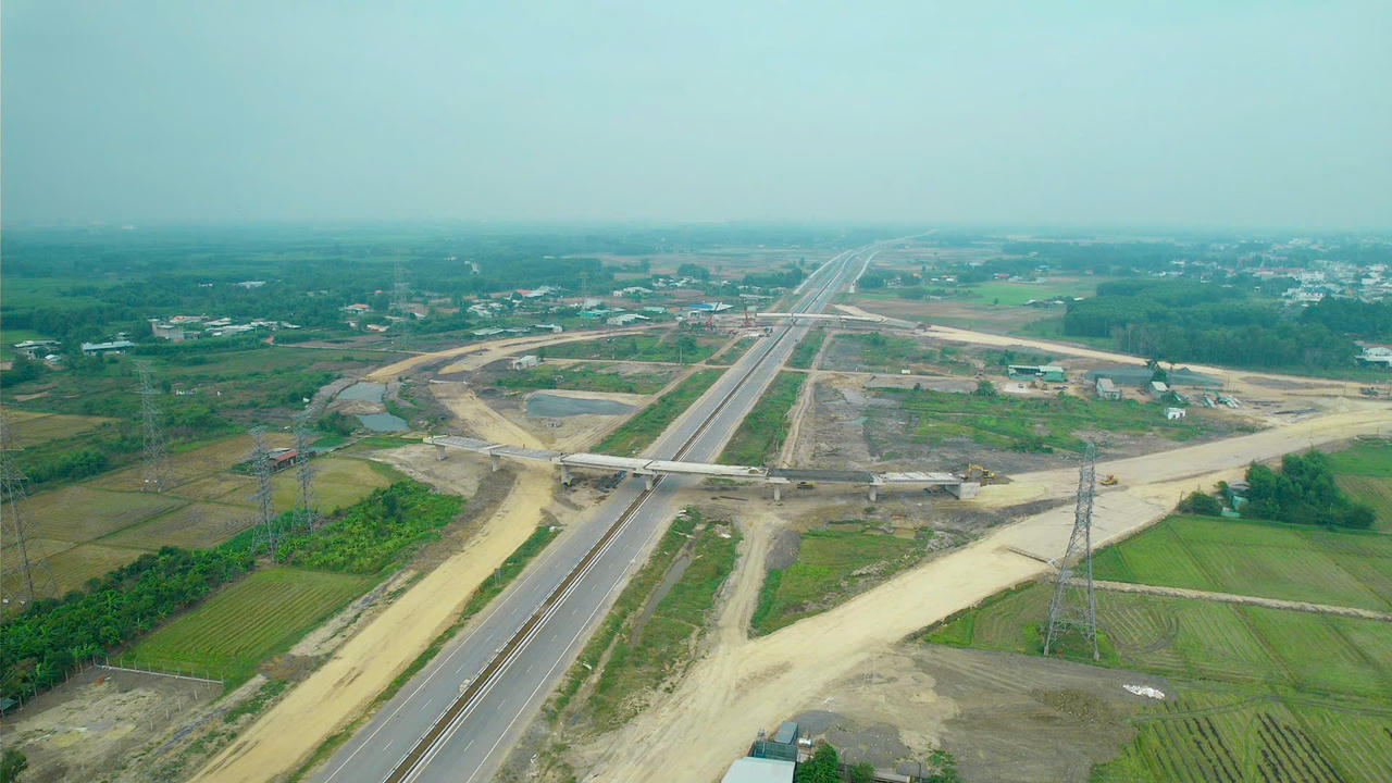 Thông xe kỹ thuật đoạn cuối cao tốc Bến Lức - Long Thành vào ngày 19/4