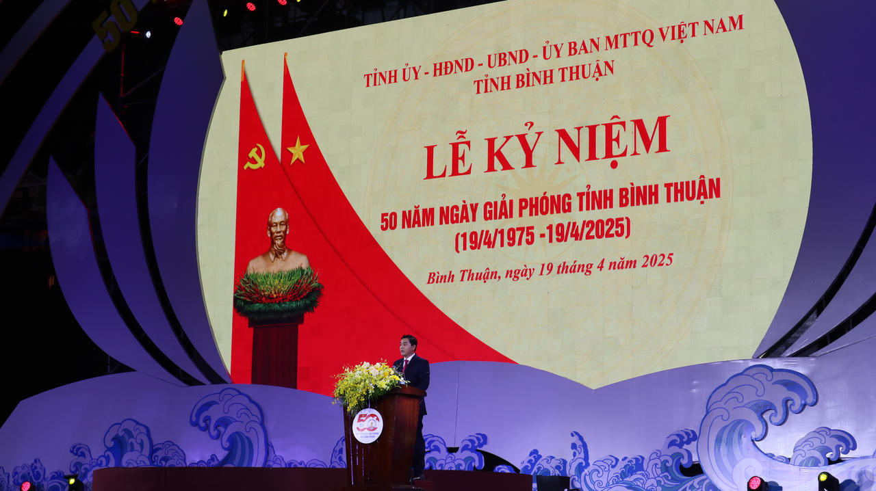 Phó Thủ tướng thường trực Nguyễn Hòa Bình dự Lễ kỷ niệm 50 năm ngày giải phóng Bình Thuận