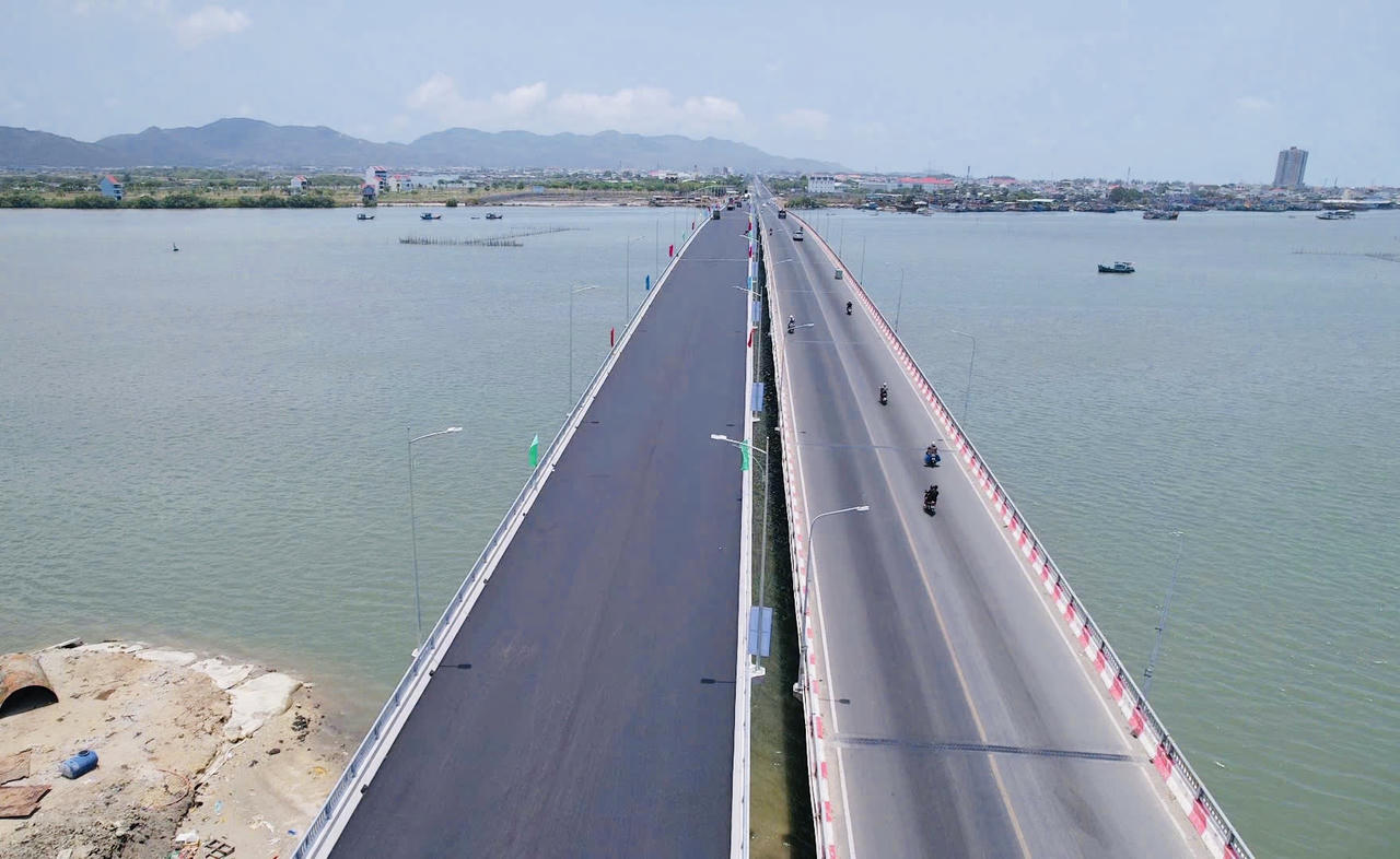 Loạt công trình khởi công, khánh thành dịp kỷ niệm 50 năm thống nhất đất nước 