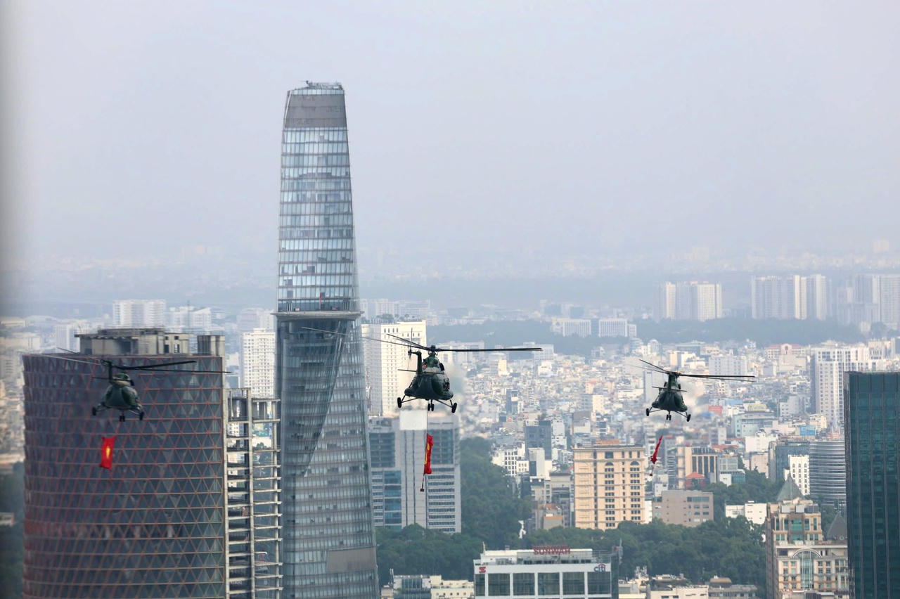 Không quân Việt Nam tích cực luyện tập trước thềm Đại lễ 30/4