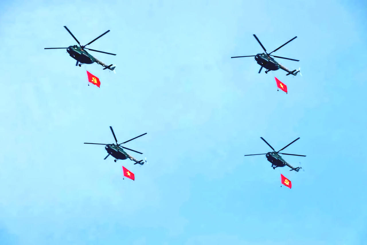 Không quân Việt Nam tích cực luyện tập trước thềm Đại lễ 30/4