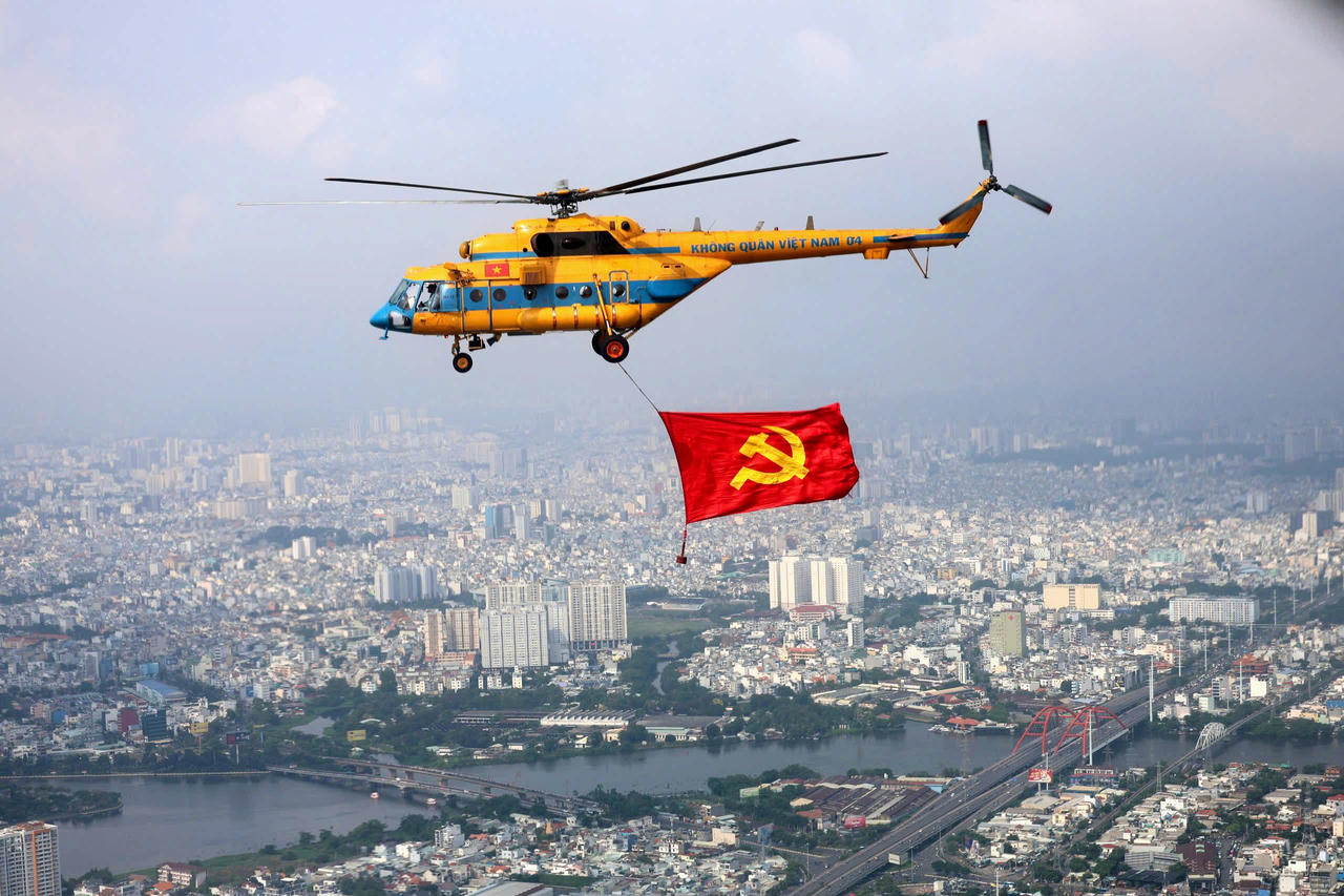 Không quân Việt Nam tích cực luyện tập trước thềm Đại lễ 30/4