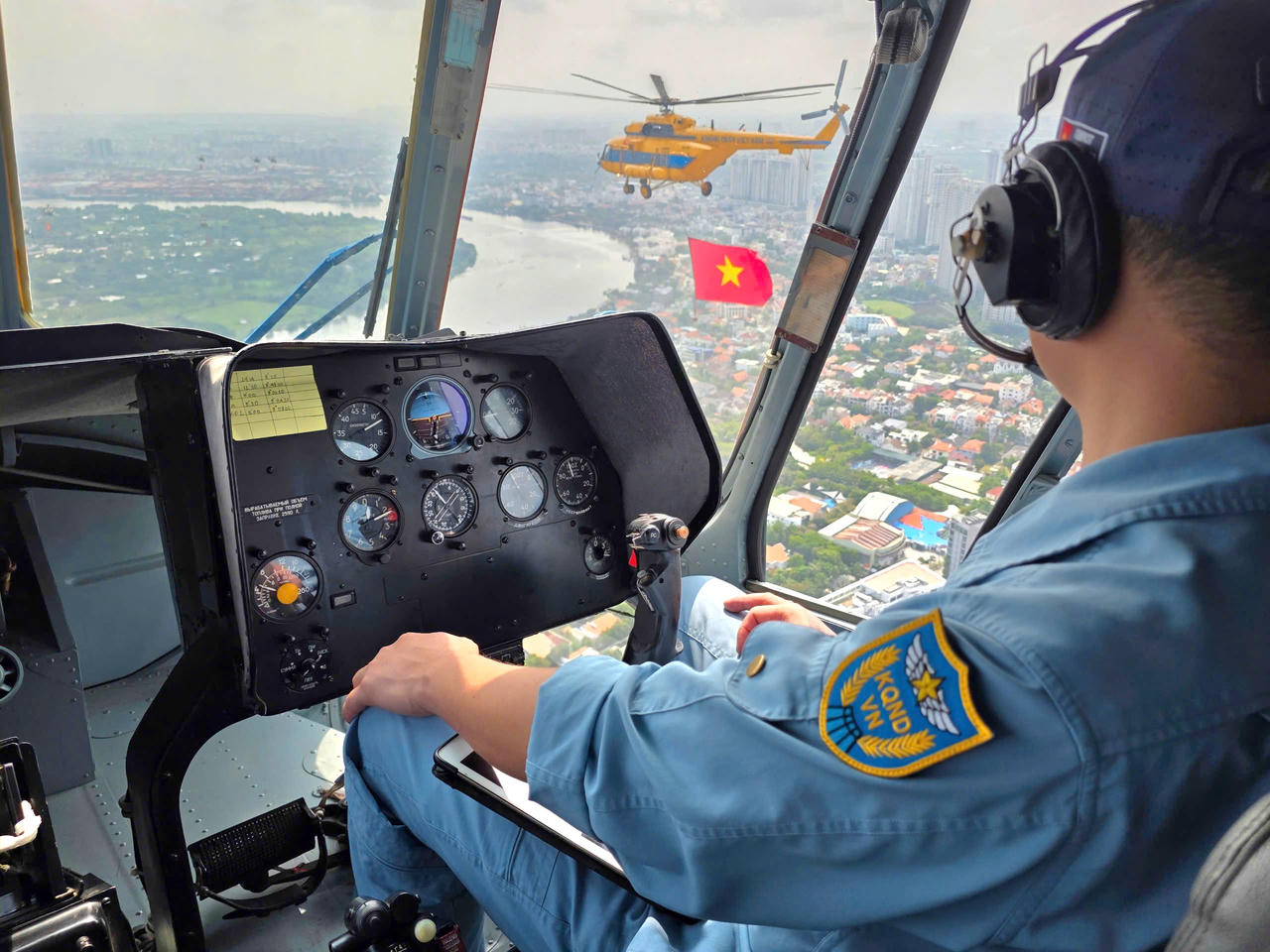 Không quân Việt Nam tích cực luyện tập trước thềm Đại lễ 30/4