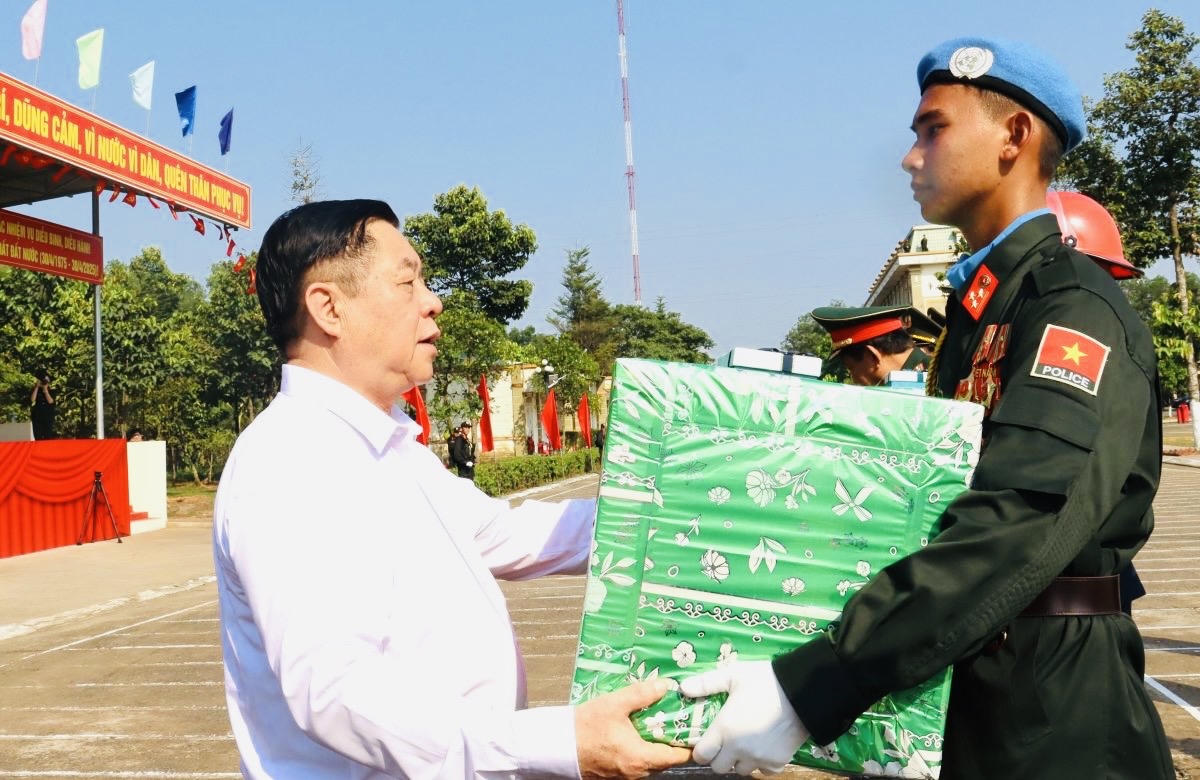 Trưởng ban Tuyên giáo và Dân vận Trung ương thăm, động viên lực lượng tham gia diễu binh