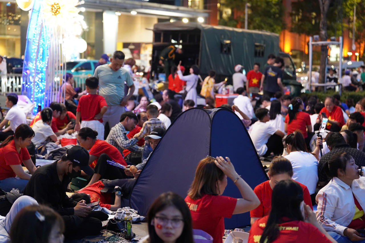 Đêm không ngủ đón mừng đại lễ 30/4 tại TP HCM 