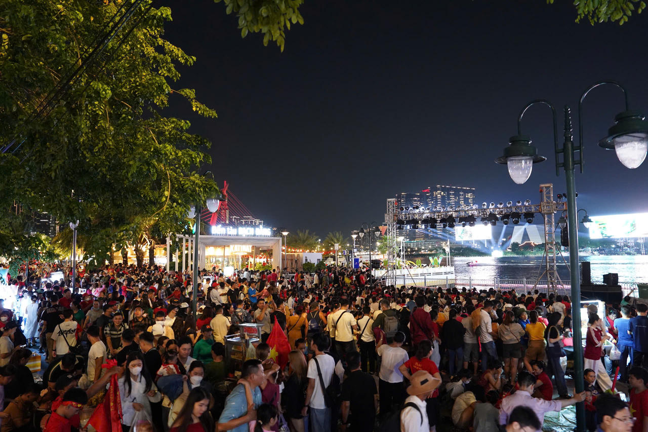 Đêm không ngủ đón mừng đại lễ 30/4 tại TP HCM 