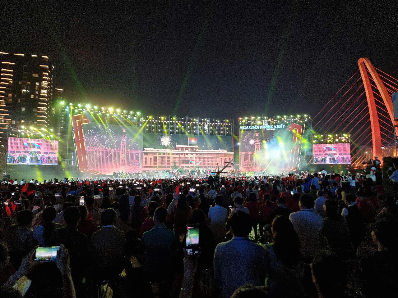 Đêm không ngủ đón mừng đại lễ 30/4 tại TP HCM 