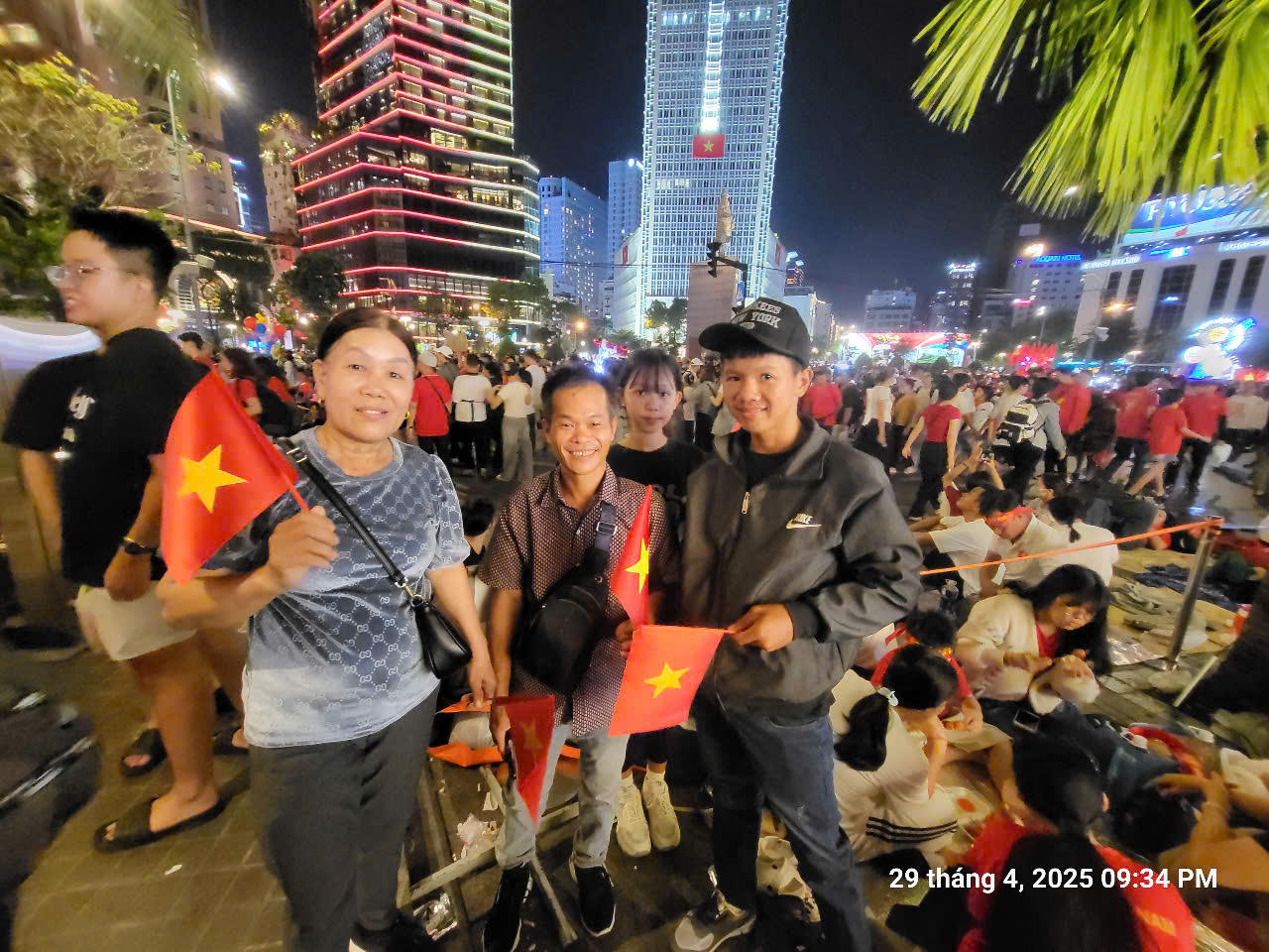 Đêm không ngủ đón mừng đại lễ 30/4 tại TP HCM 