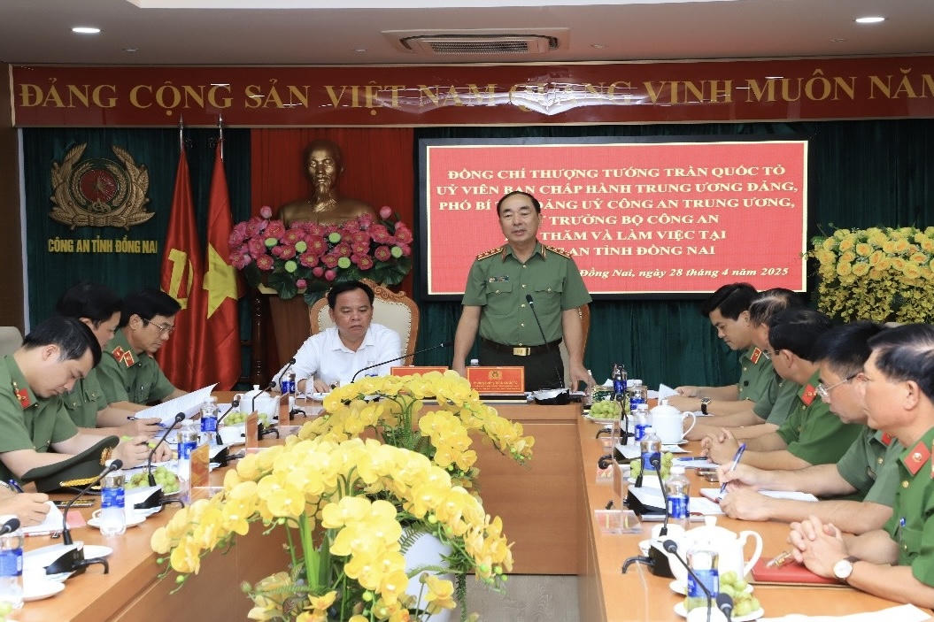 Thứ trưởng Bộ Công an Trần Quốc Tỏ thăm và làm việc tại Công an tỉnh Đồng Nai