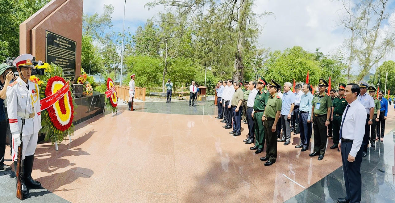 Lãnh đạo Đảng, Nhà nước dâng hương tưởng niệm tại Côn Đảo