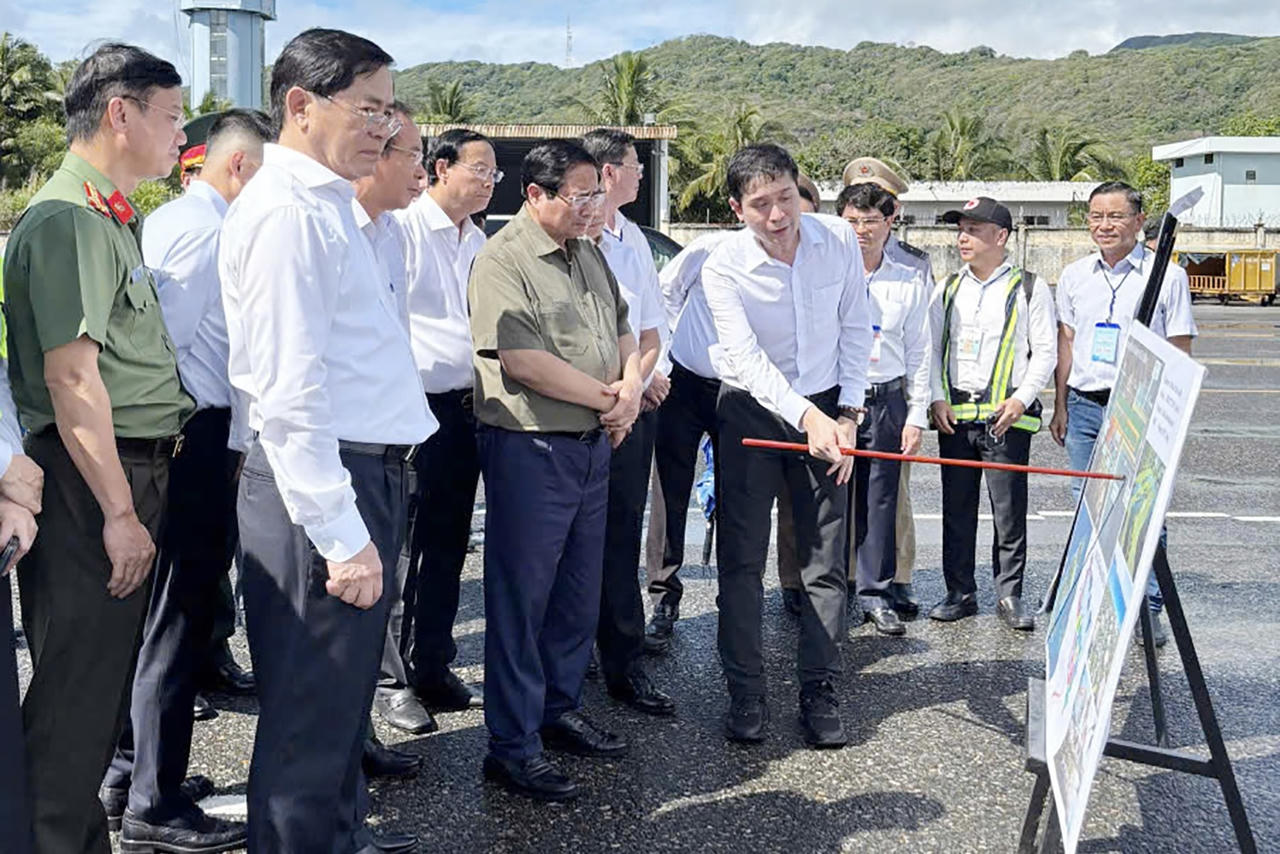 Thủ tướng Phạm Minh Chính làm việc tại Cảng hàng không Côn Đảo