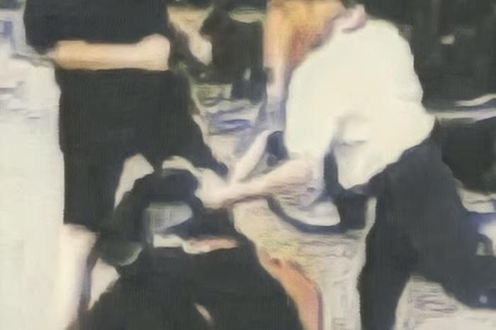 Một nam sinh lớp 8 bị đánh hội đồng tại Định Quán