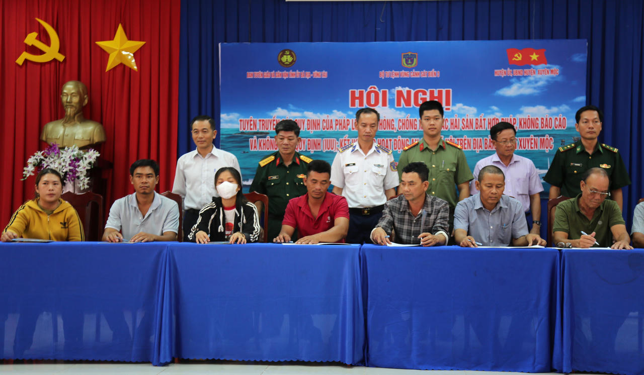 Cảnh sát biển đồng hành với ngư dân