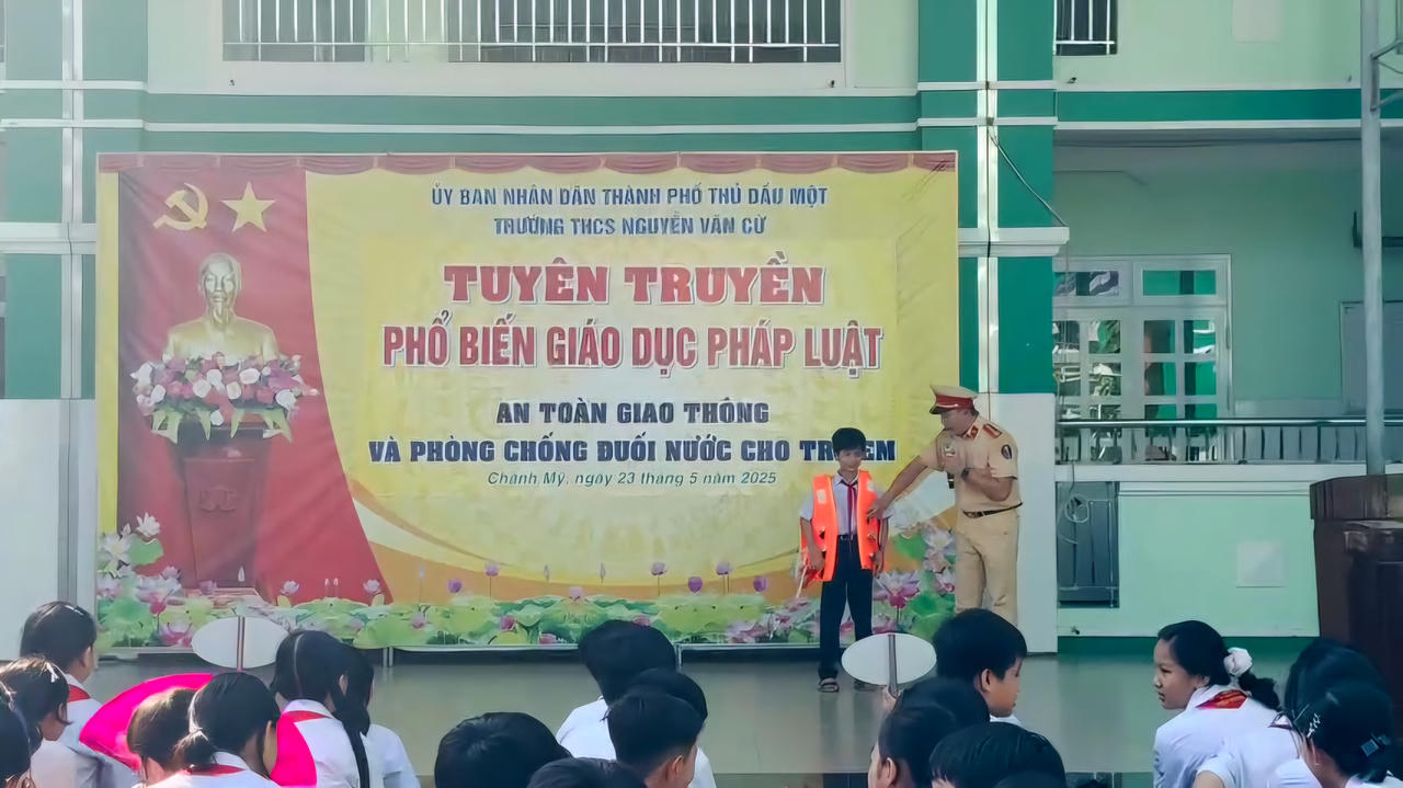 Công an Bình Dương tuyên truyền phòng, chống đuối nước cho học sinh