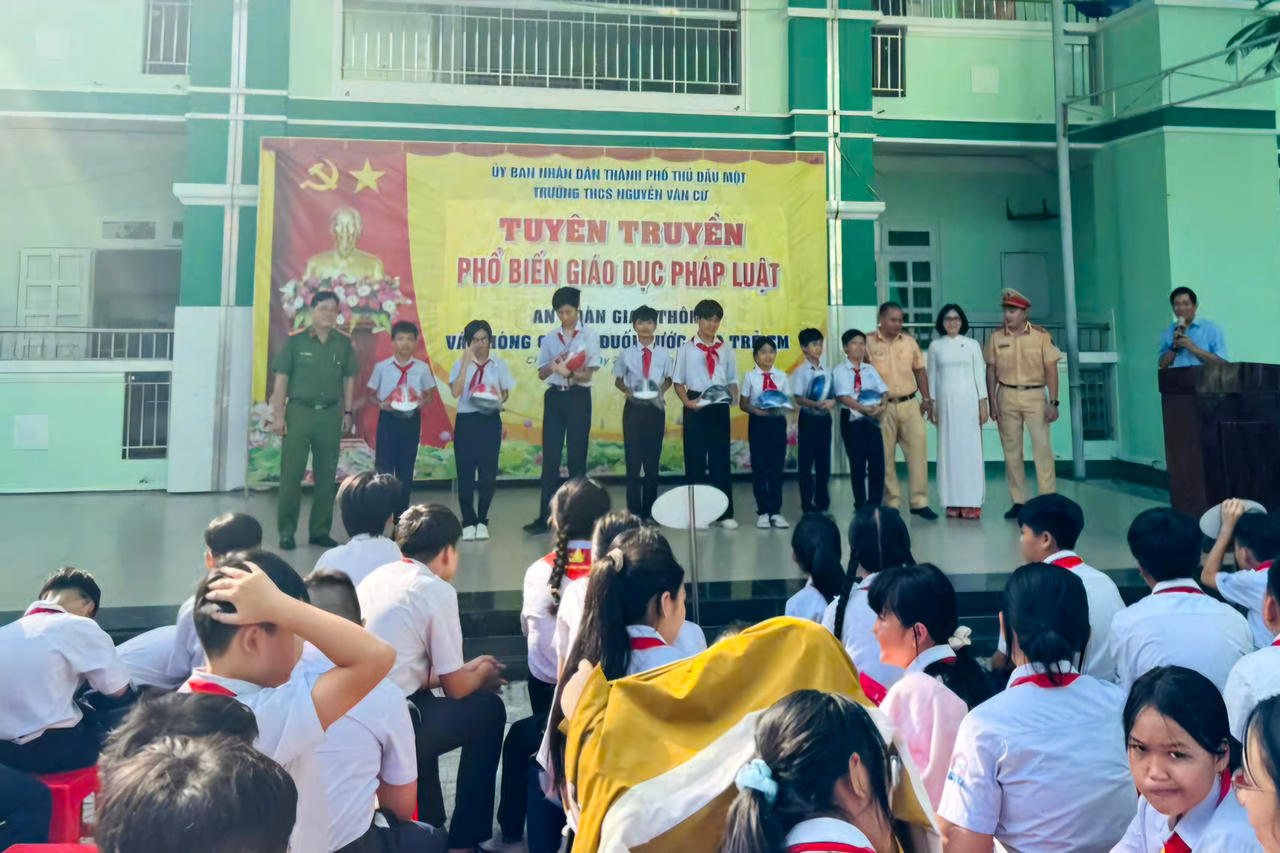 Công an Bình Dương tuyên truyền phòng, chống đuối nước cho học sinh