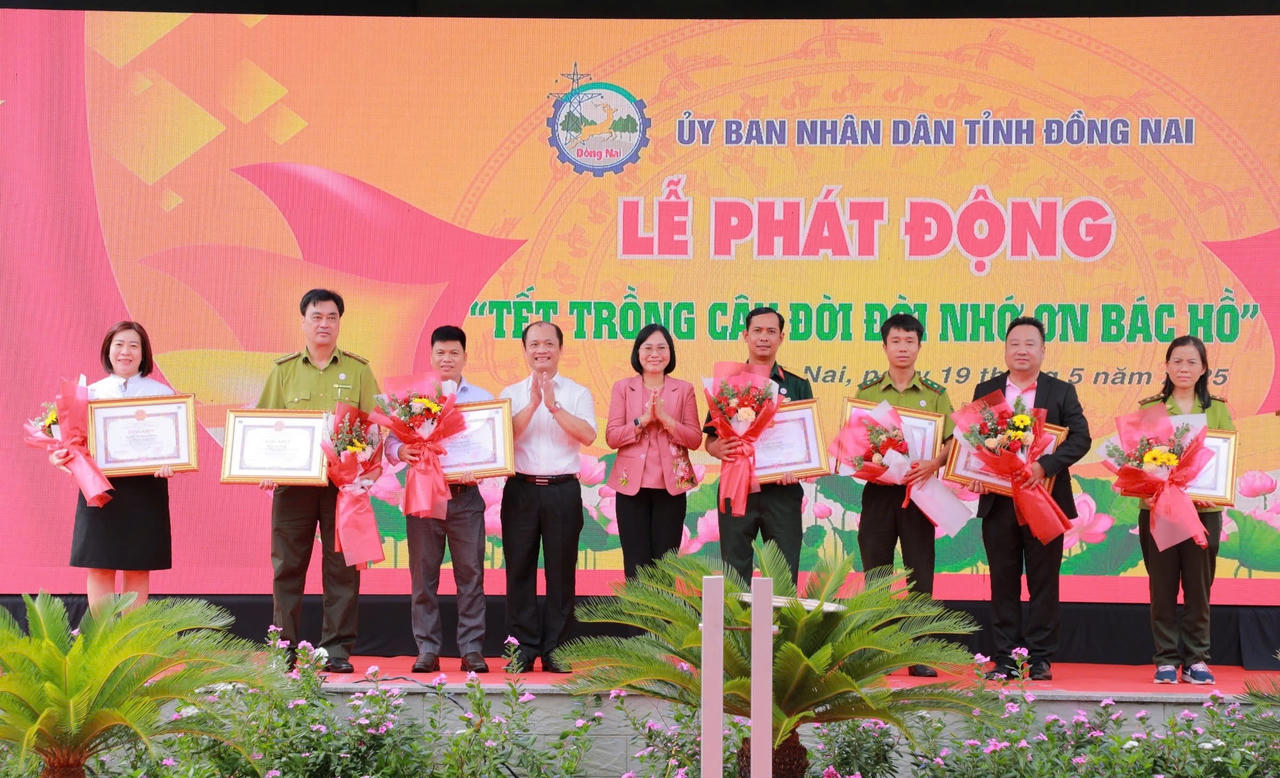 C.P. Việt Nam được tuyên dương vì những đóng góp về môi trường và phục hồi rừng tại Đồng Nai và Bến Tre