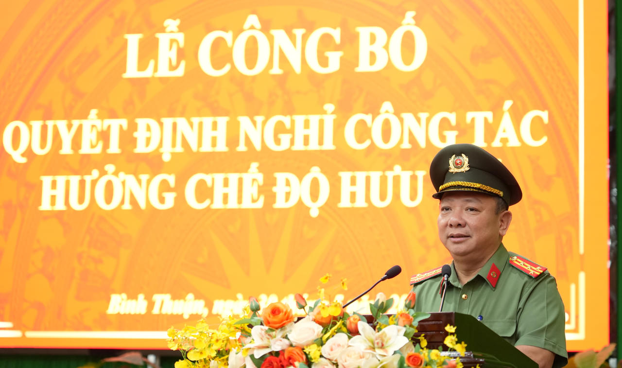 Phó Giám đốc Công an tỉnh Bình Thuận nhận quyết định nghỉ hưu