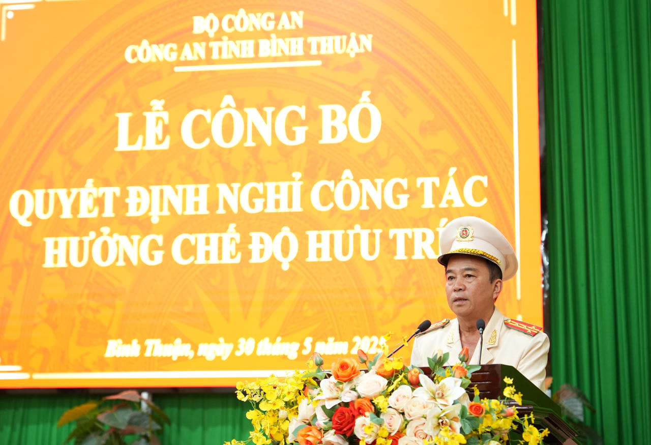 Phó Giám đốc Công an tỉnh Bình Thuận nhận quyết định nghỉ hưu