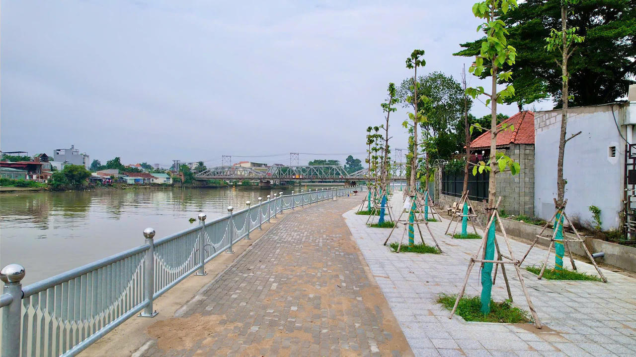 Cận cảnh kè sông uốn lượn ôm trọn thành phố Biên Hòa