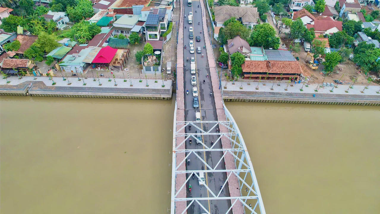 Cận cảnh kè sông uốn lượn ôm trọn thành phố Biên Hòa