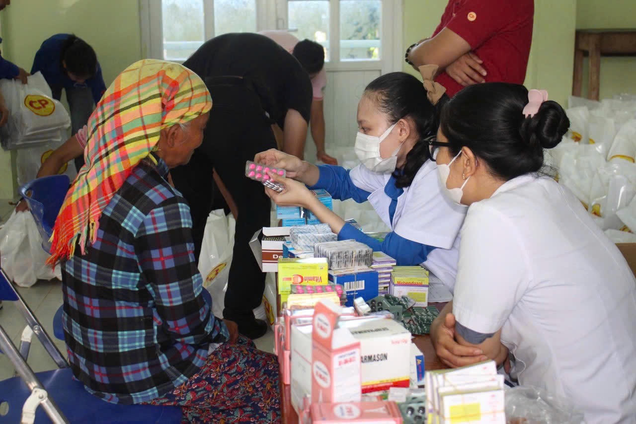 “Hành trình thầy thuốc trẻ, tình nguyện vì sức khỏe cộng đồng 2025” đến với 8 tỉnh, thành