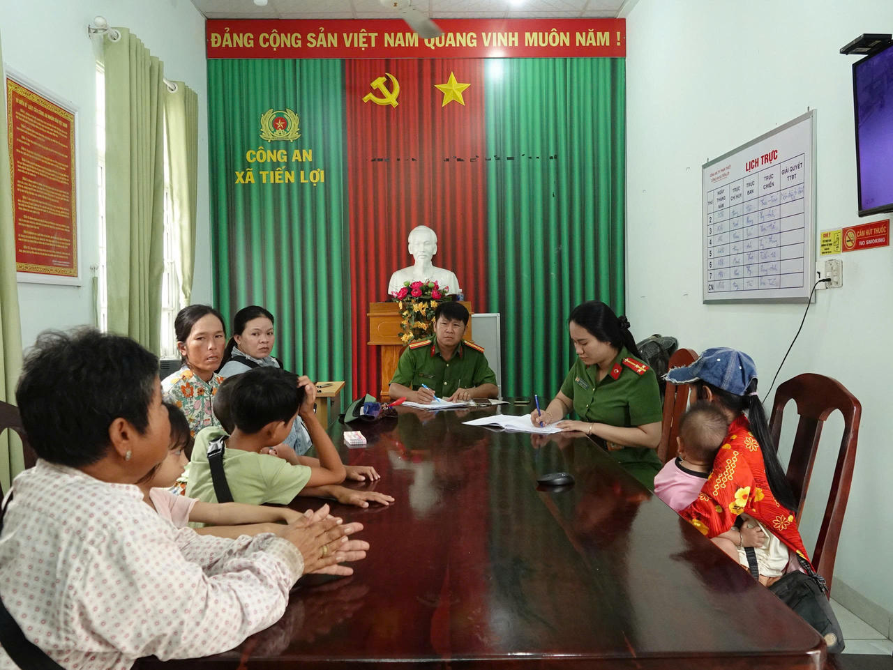 Bắt giữ 'nữ quái'chuyên cướp vé số của trẻ em, người tàn tật