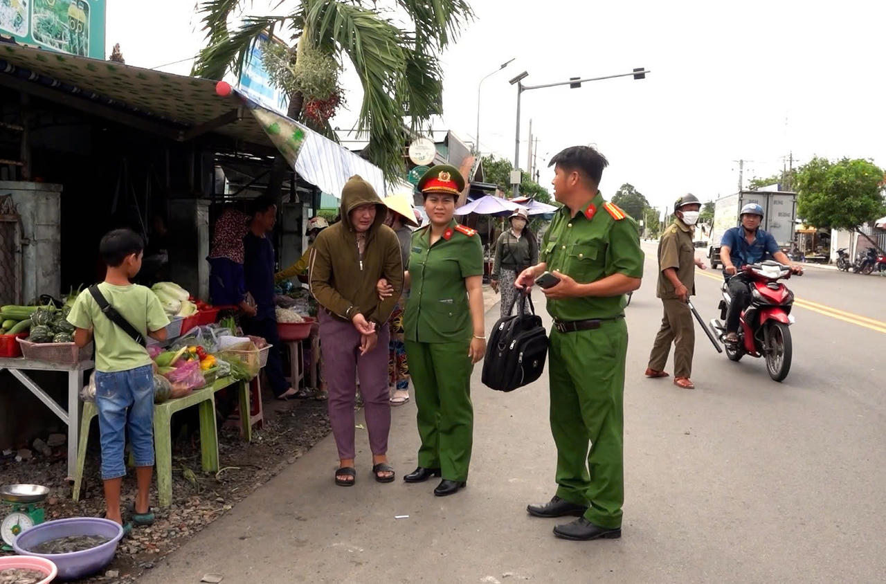 Bắt giữ 'nữ quái'chuyên cướp vé số của trẻ em, người tàn tật
