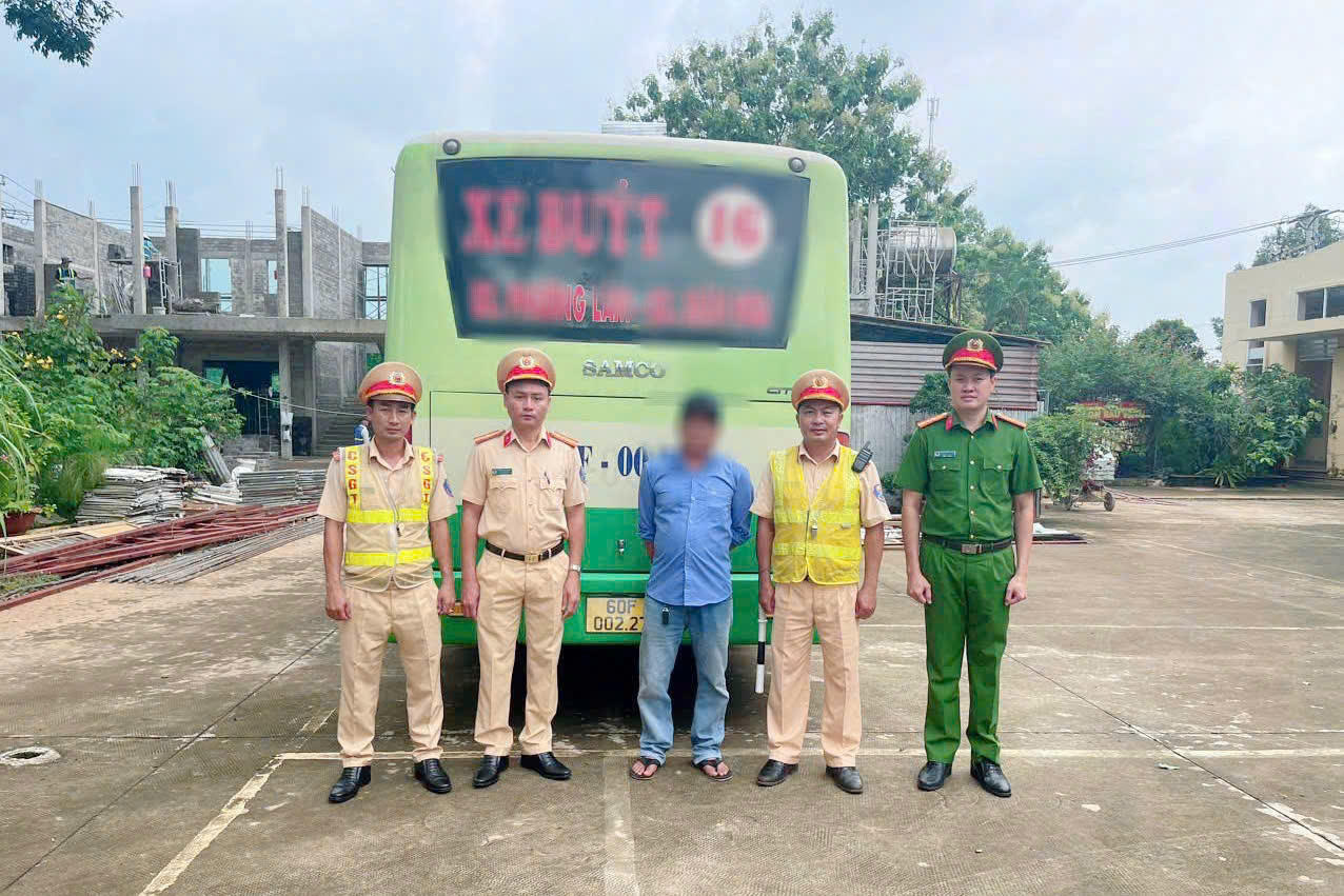 Liên tiếp phát hiện tài xế 'ngáo đá' điều khiển xe trên quốc lộ 