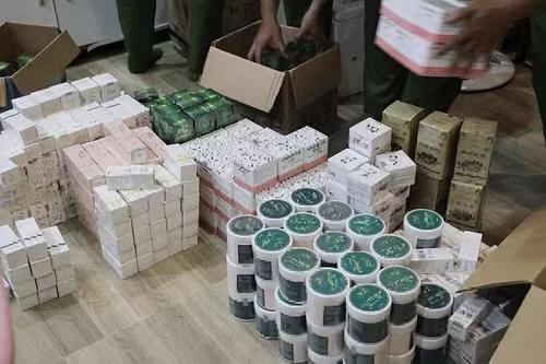 Phát hiện 2 phụ nữ sản xuất, bán mỹ phẩm giả thu lợi gần 10 tỷ đồng