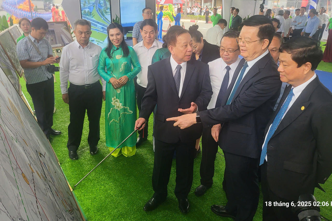 Phó Thủ tướng Mai Văn Chính dự lễ khởi công đường Vành đai 4 TP HCM