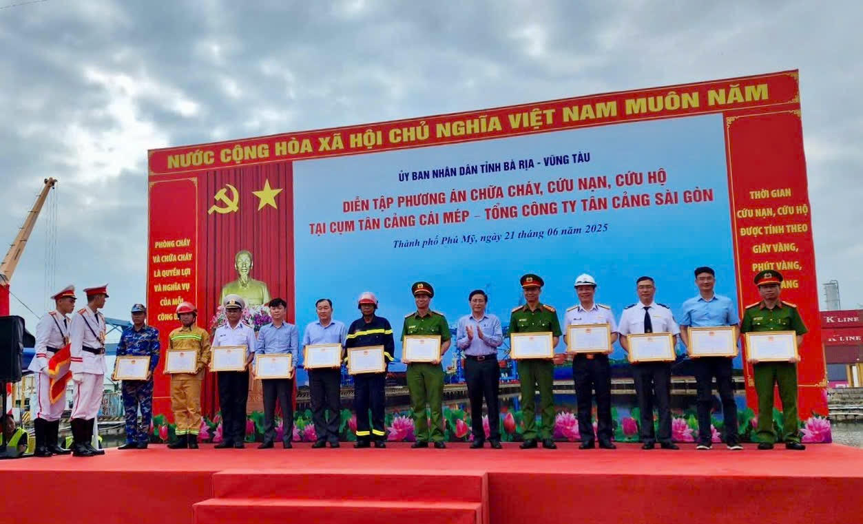 Diễn tập phương án chữa cháy, cứu nạn, cứu hộ tại Cụm Tân Cảng Cái Mép