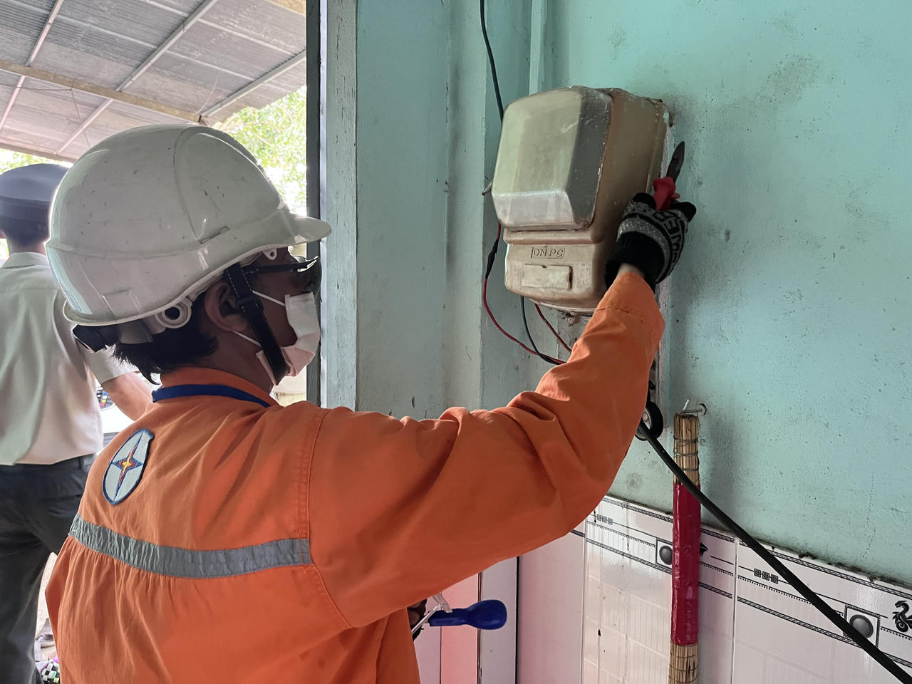 Đồng Nai: Chi cục THADS huyện Trảng Bom tổ chức cưỡng chế, bàn giao tài sản cho người thắng kiện