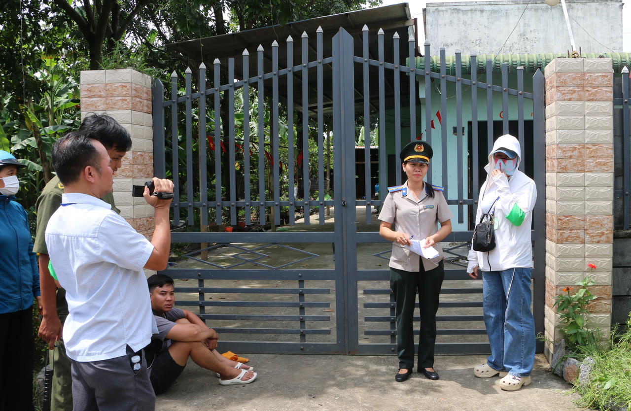 Đồng Nai: Chi cục THADS huyện Trảng Bom tổ chức cưỡng chế, bàn giao tài sản cho người thắng kiện