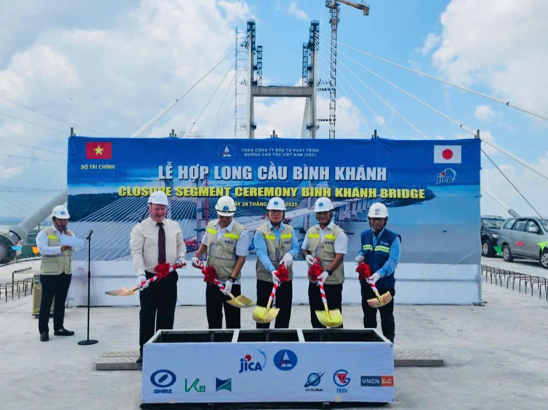 Cầu Bình Khánh hợp long sau nhiều năm gián đoạn