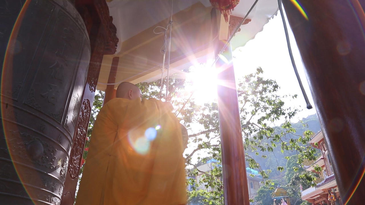 Hơn 18.000 ngôi chùa khắp cả nước đồng loạt ngân vang tiếng chuông cầu nguyện quốc thái dân an