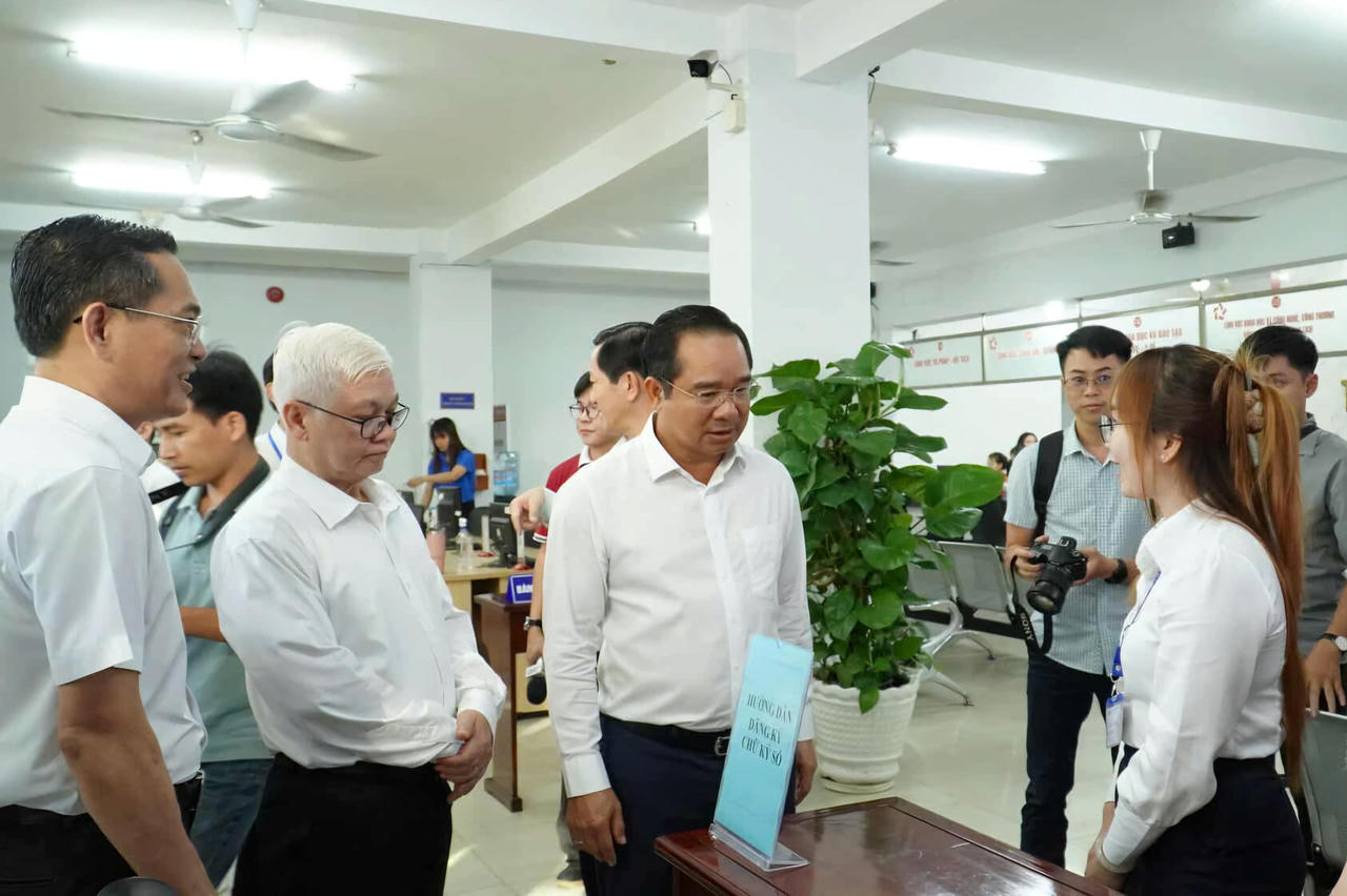 Chủ tịch UBND TP HCM Nguyễn Văn Được khảo sát tại phường Dĩ An