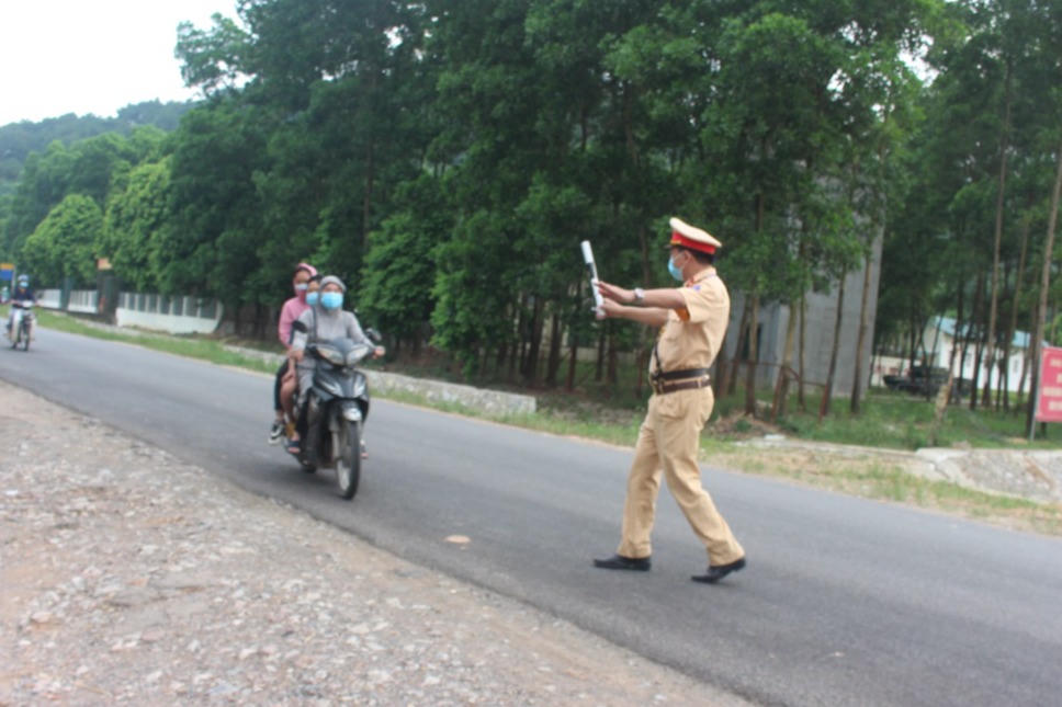 Cảnh sát giao thông được kiểm soát gì khi dừng phương tiện?