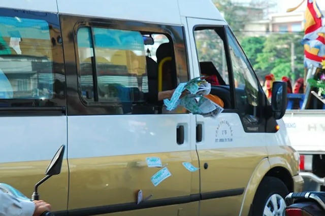 Cẩn trọng khi ứng xử với đồng tiền