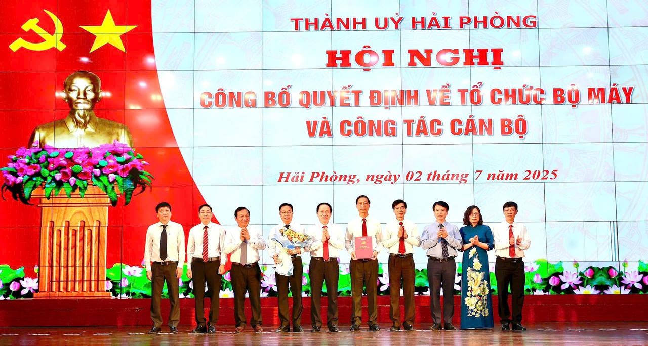Ông Đỗ Mạnh Hiến, Phó Bí thư Thường trực Thành ủy, được chỉ định giữ chức Bí thư Đảng ủy các cơ quan Đảng thành phố. 