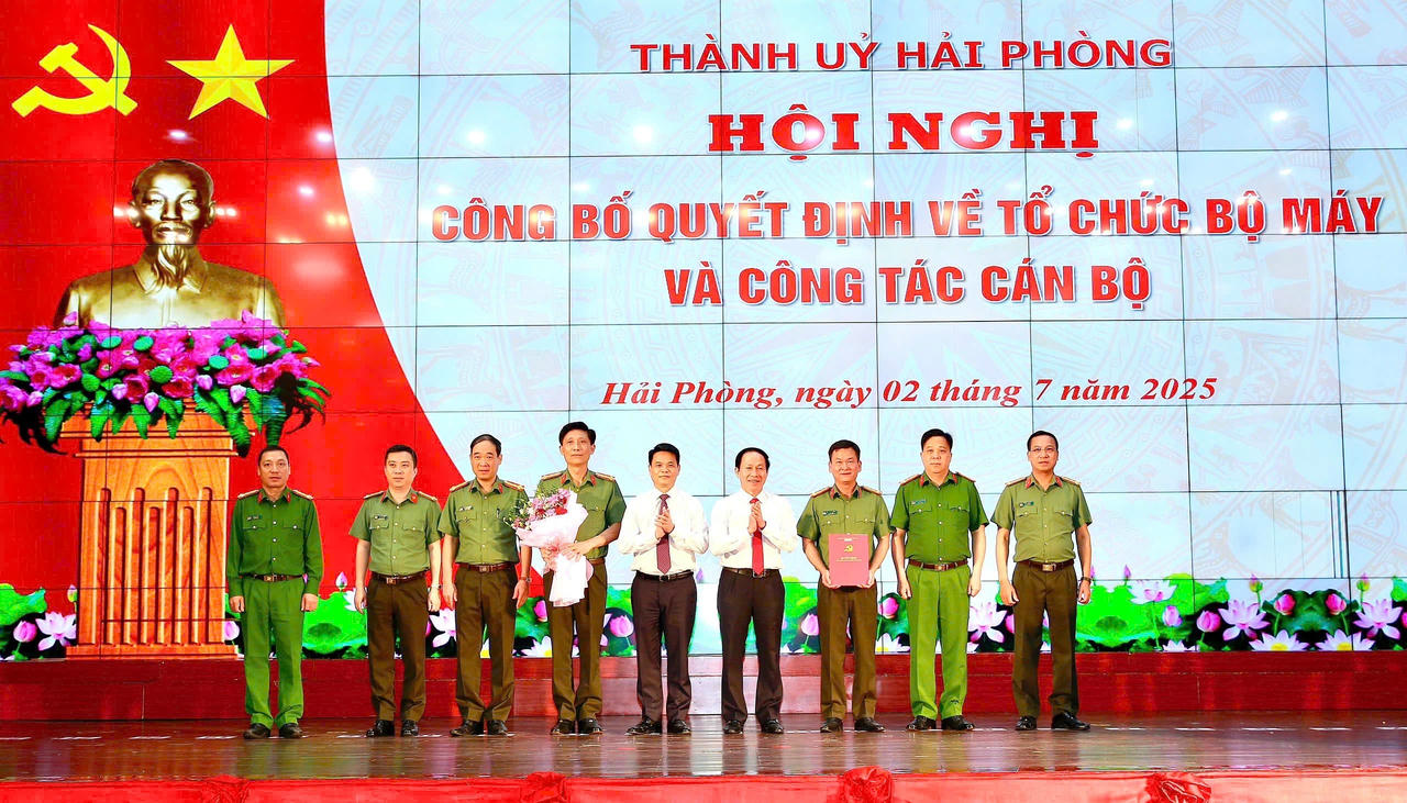 Ông Bùi Quang Bình, Giám đốc Công an TP là Bí thư Đảng uỷ Công an TP. 