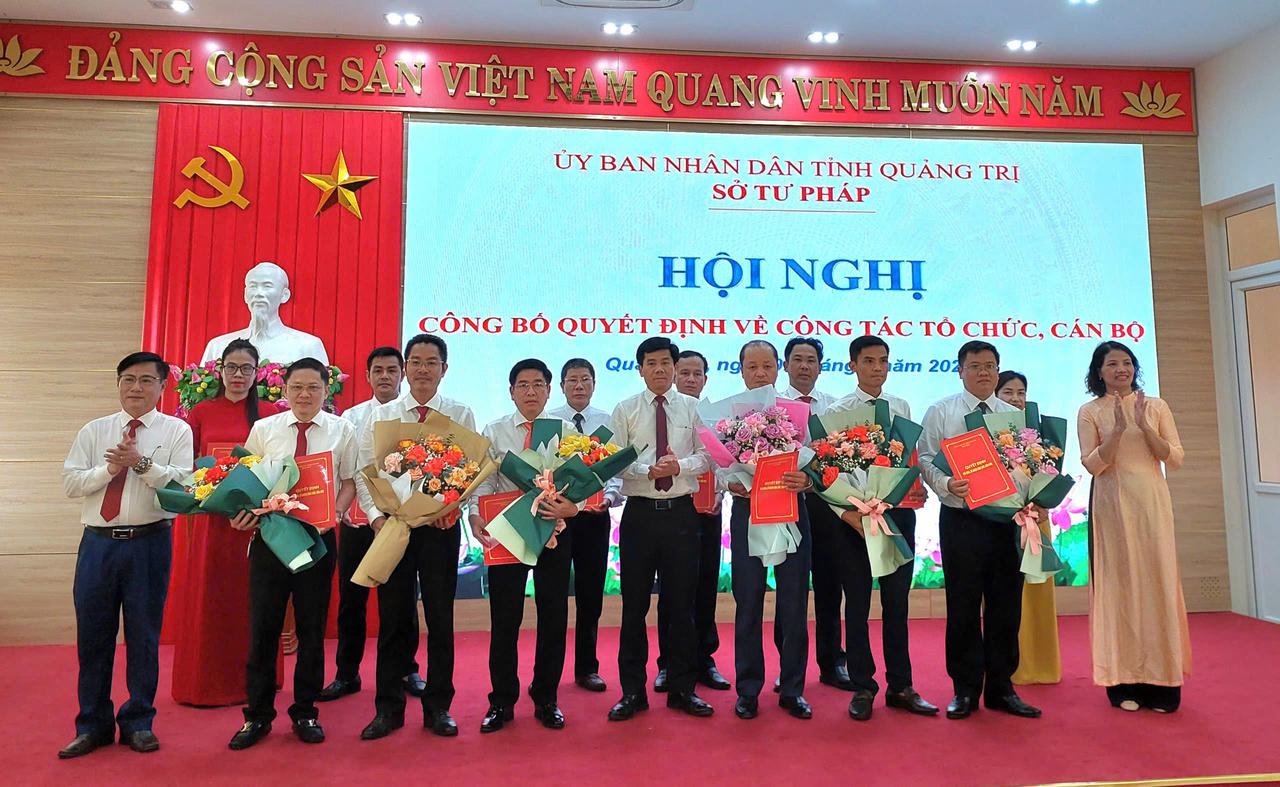 Trao các quyết định, bổ nhiệm lãnh đạo các đơn vị sự nghiệp trực thuộc Sở.