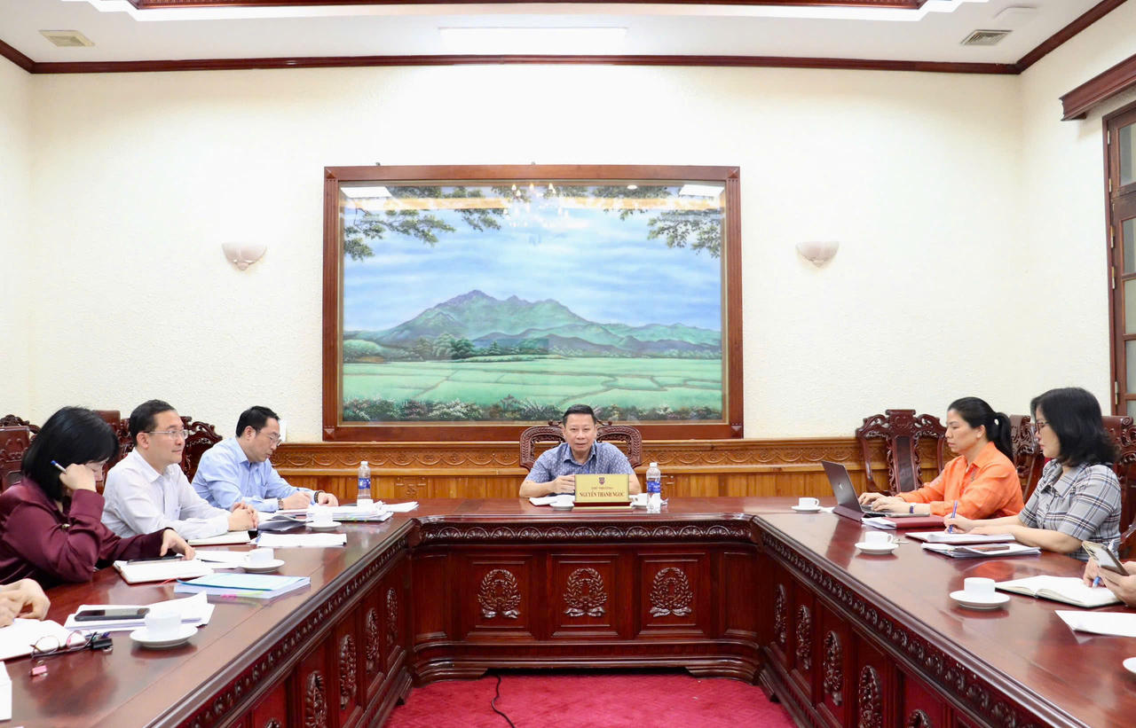 Quang cảnh buổi làm việc.