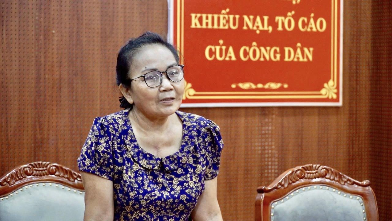 Công dân trao đổi  với Chủ tịch UBND phường Lào Cai
