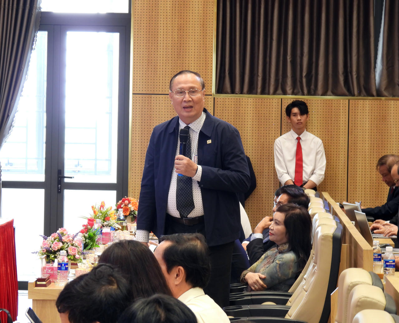 TS. Nguyễn Thanh Dũng - Phó Hiệu trưởng Trường Đại học Cửu Long trình bày ý kiến tại Hội nghị (Ảnh: Nguyễn Dô)