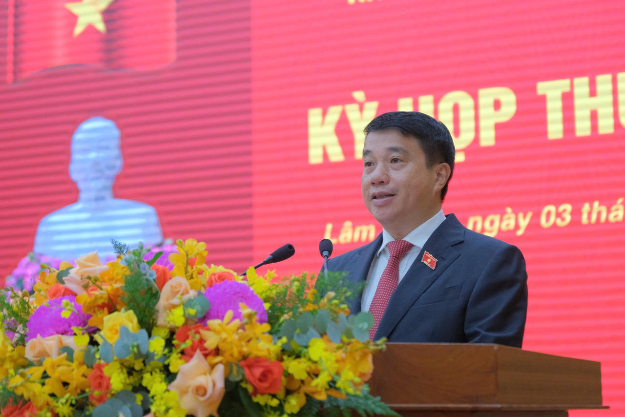 Ông Y Thanh Hà Niê K'đăm- Bí thư Tỉnh uỷ Lâm Đồng phát biểu tại kỳ họp.