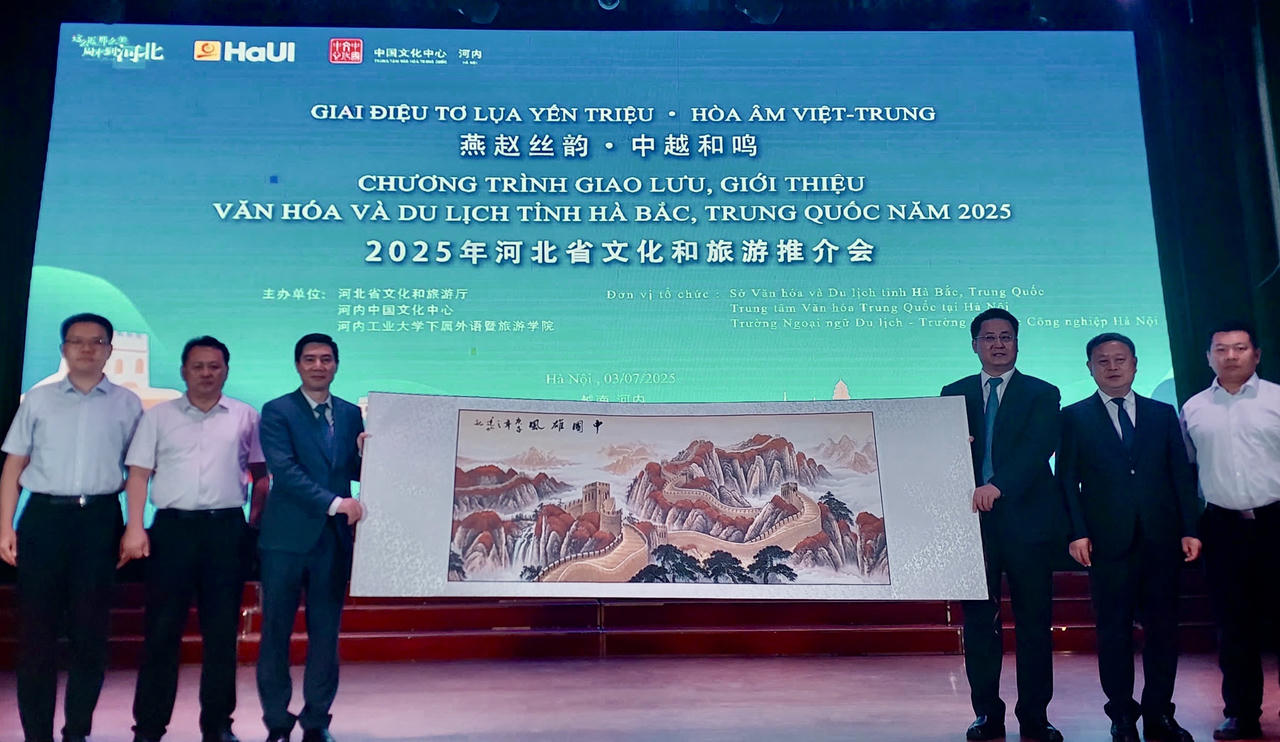 Bức tranh mô tả địa danh du lịch nổi tiếng của Hà Bắc - Trung Quốc (ảnh T.D)