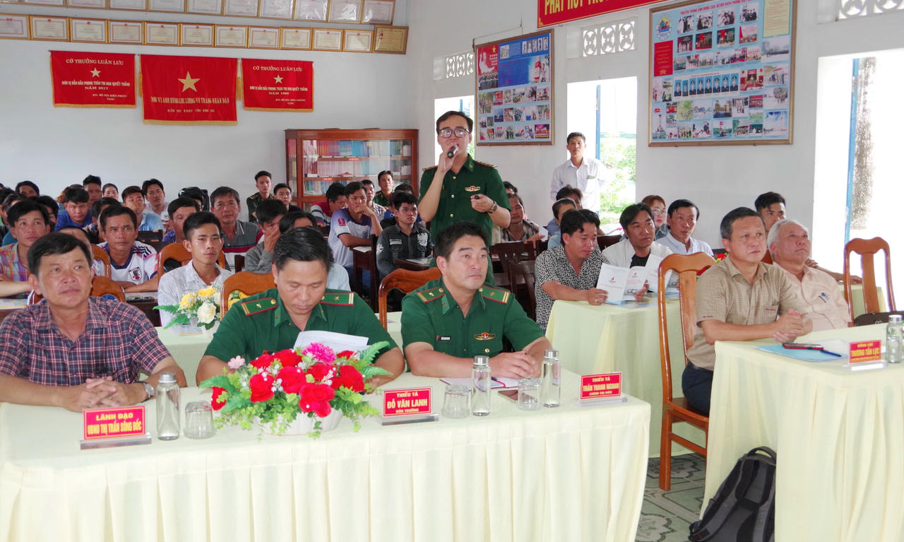 Lực lượng chức năng tổ chức Hội nghị tuyên truyền, vận động chủ tàu, ngư dân chấp hành nghiêm các quy định về phòng, chống khai thác IUU.