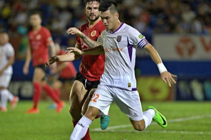 Bóng đá chuyên nghiệp không thể 'ăn xổi'
