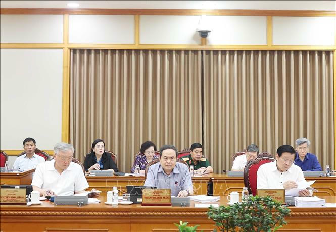 Các tỉnh ủy, thành ủy tăng cường công tác tuyên truyền, hướng dẫn để nhân dân nắm được những quy định mới và địa điểm, cách thức làm việc mới của các cơ quan nhà nước ở địa phương; củng cố và duy trì sự đồng thuận, ủng hộ của nhân dân đối với việc triển khai đơn vị hành chính 2 cấp - Ảnh: TTXVN